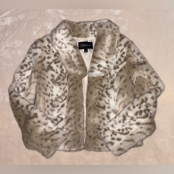NWOT Relativity Snow Leopard Faux Fur Jacket - Picture 4 of 7